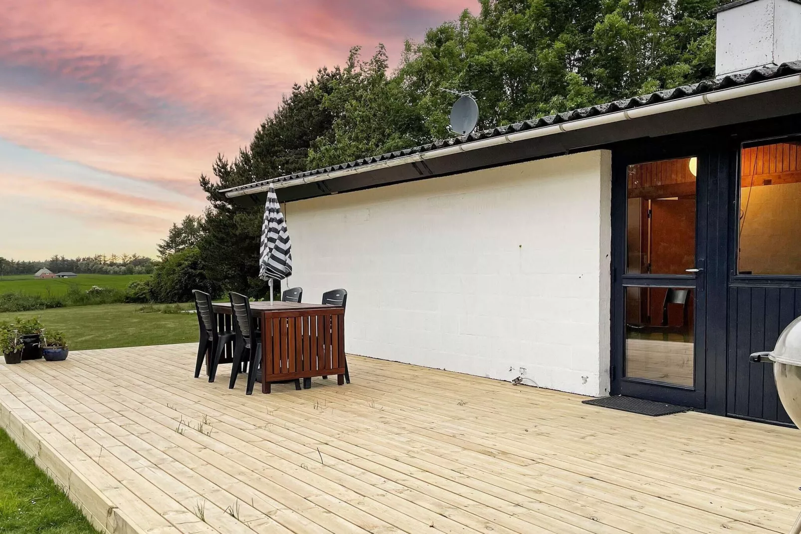 Tranquil Waterfront Retreat-By Traum-Untagged