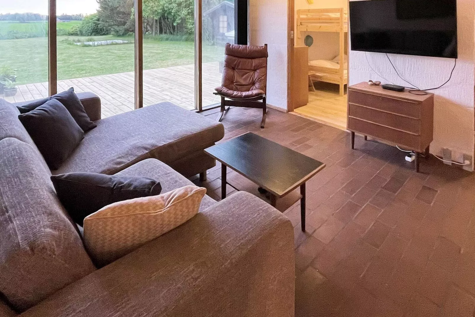 Tranquil Waterfront Retreat-By Traum-Indoor