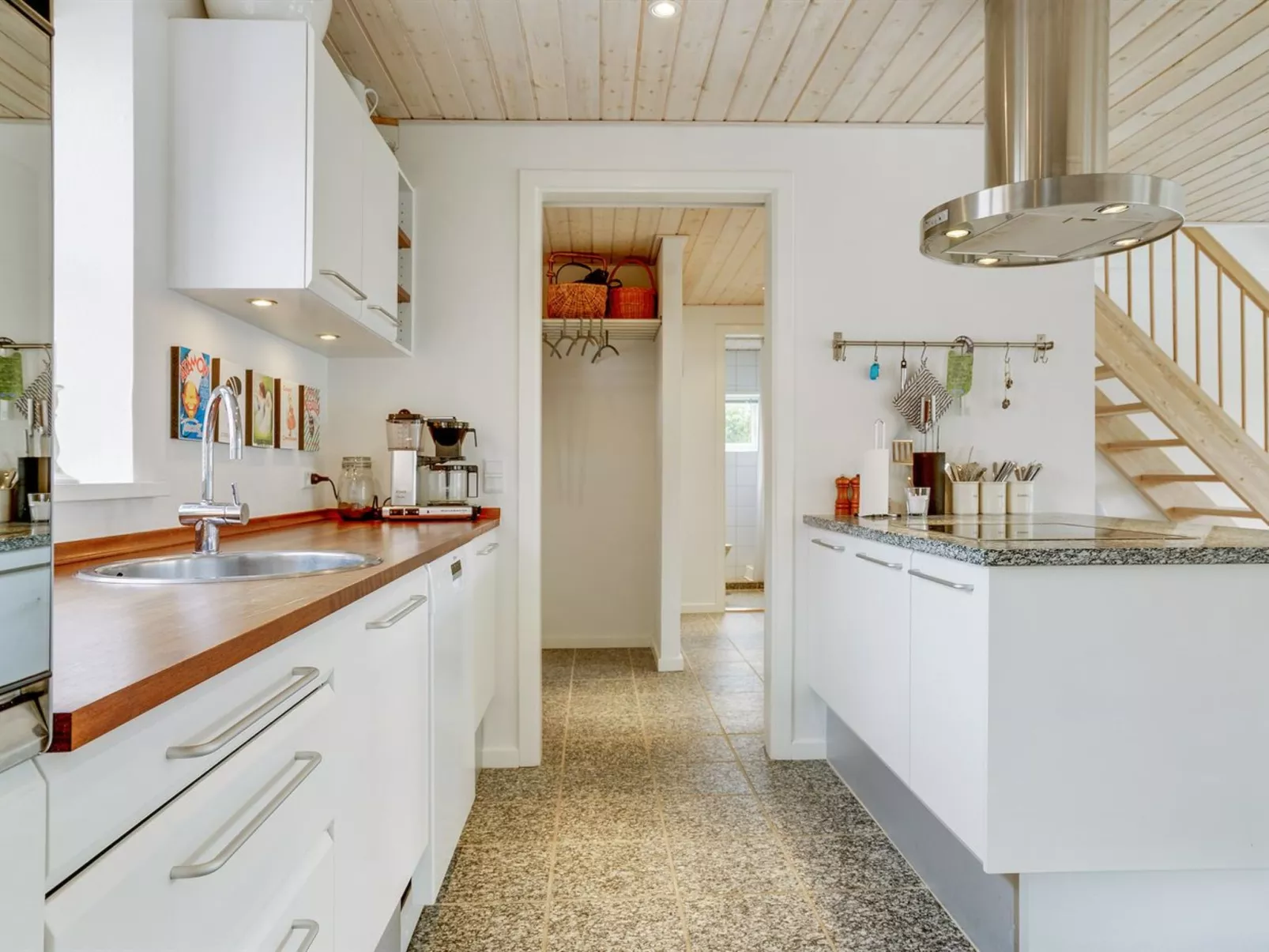 "Hialmar" - 400m from the sea-Inside