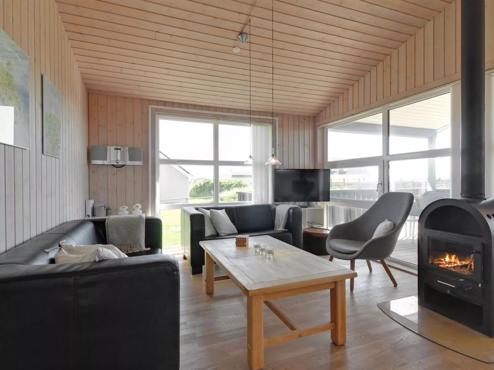 "Eyvin" - 100m from the sea-Inside