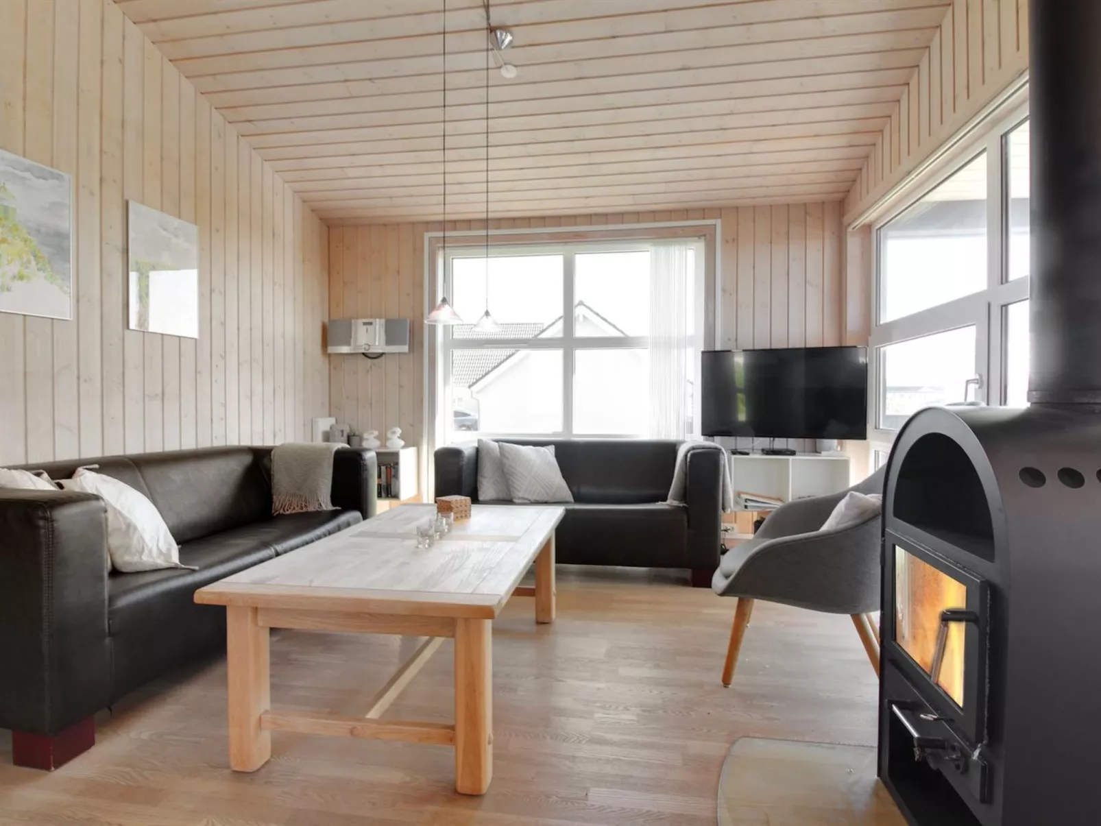 "Eyvin" - 100m from the sea-Inside
