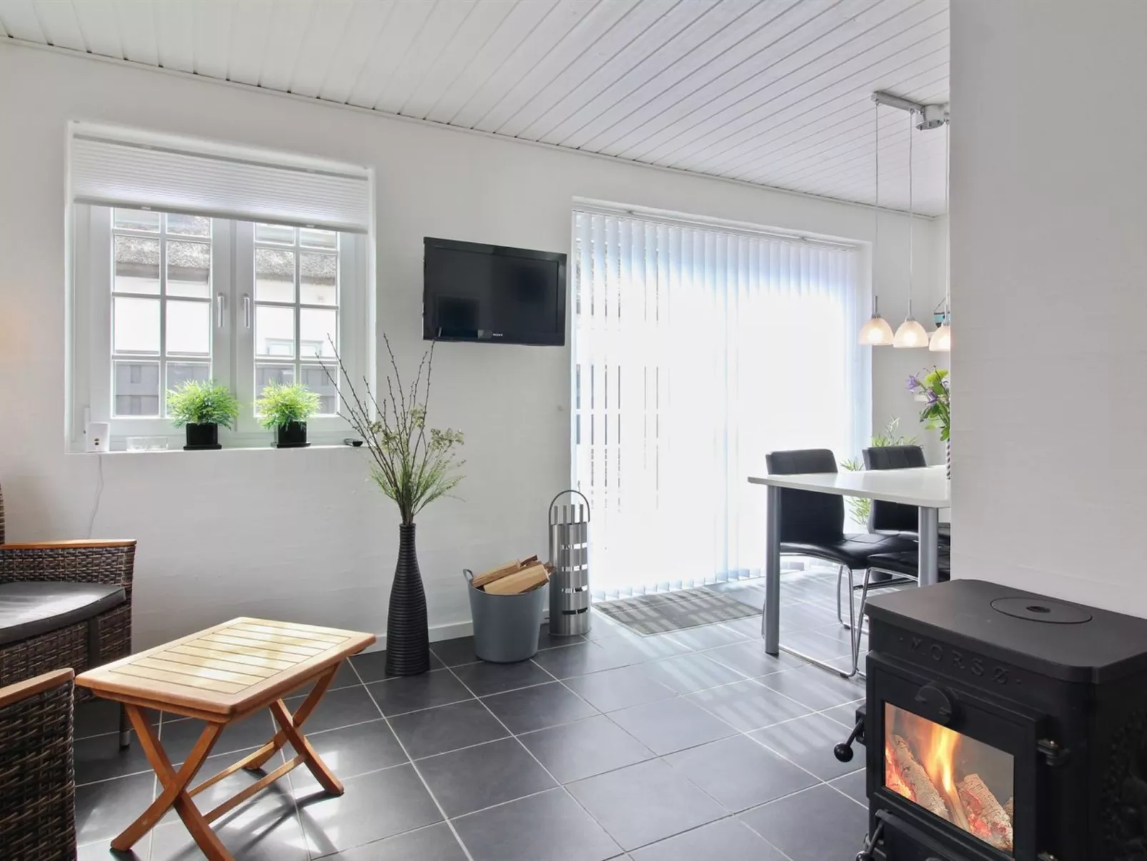 "Nisse" - 500m from the sea-Inside