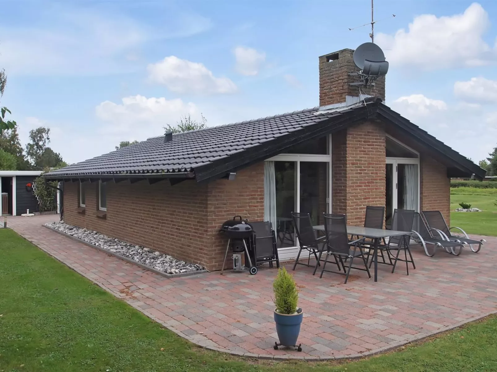 "Inola" - 500m from the sea-Outside