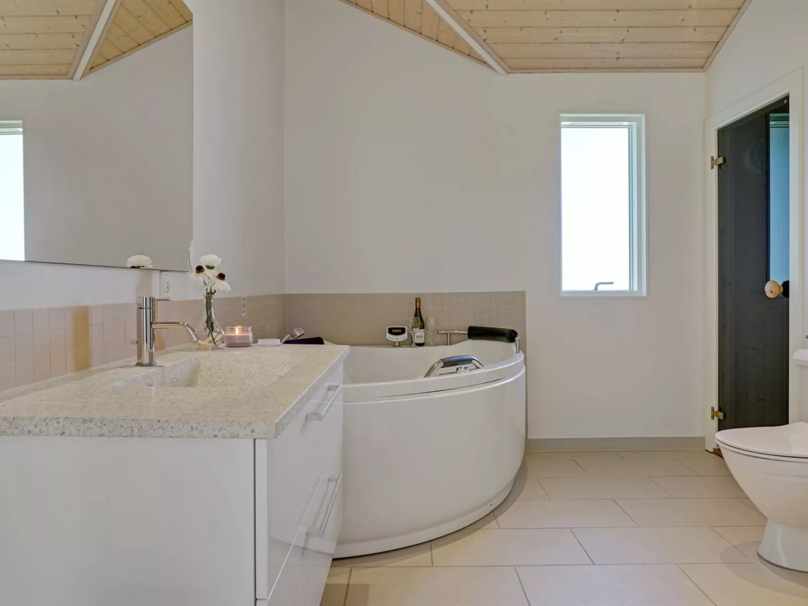 "Yaim" - 800m from the sea-Inside