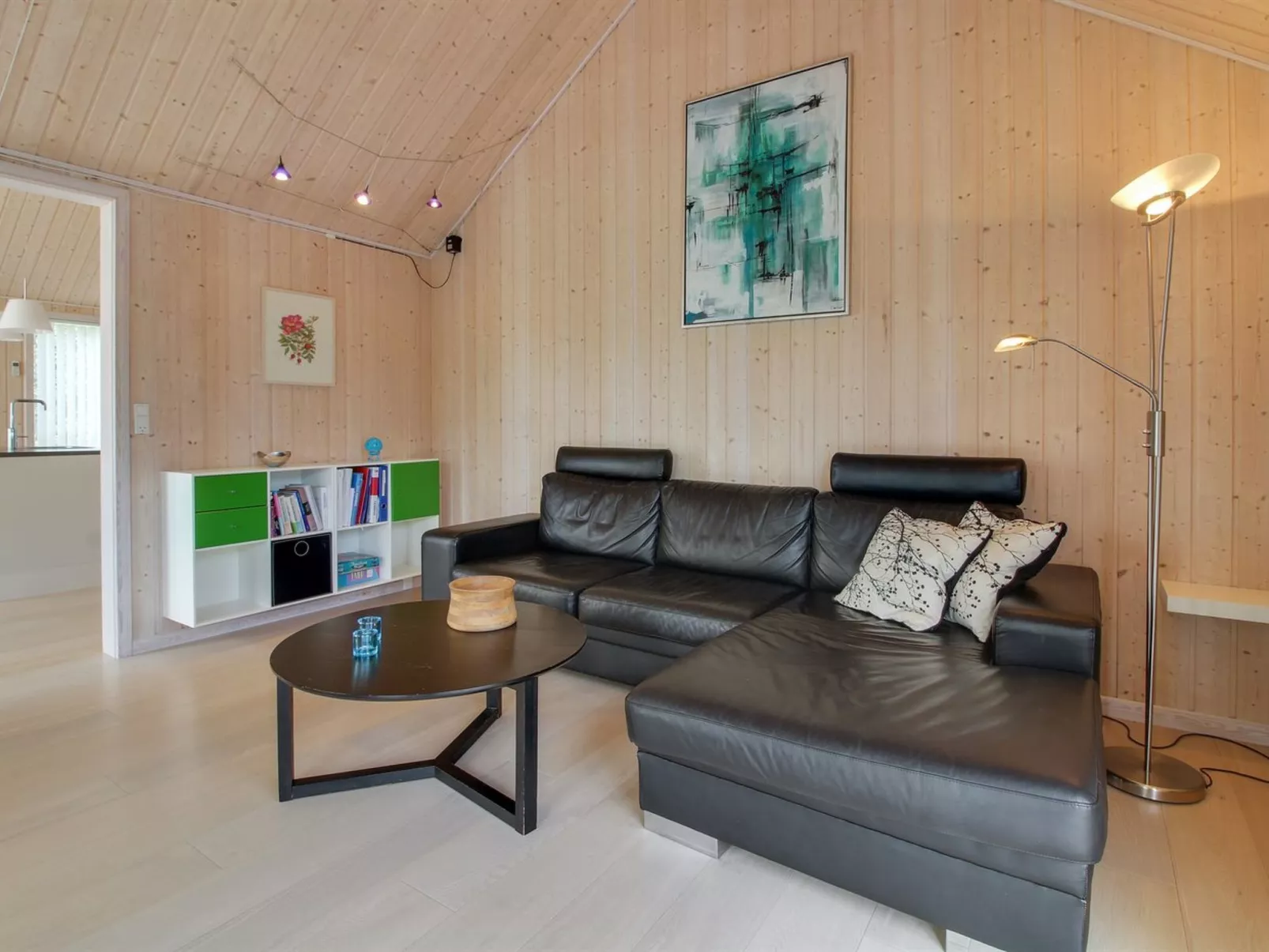 "Erich" - 1.8km from the sea-Inside