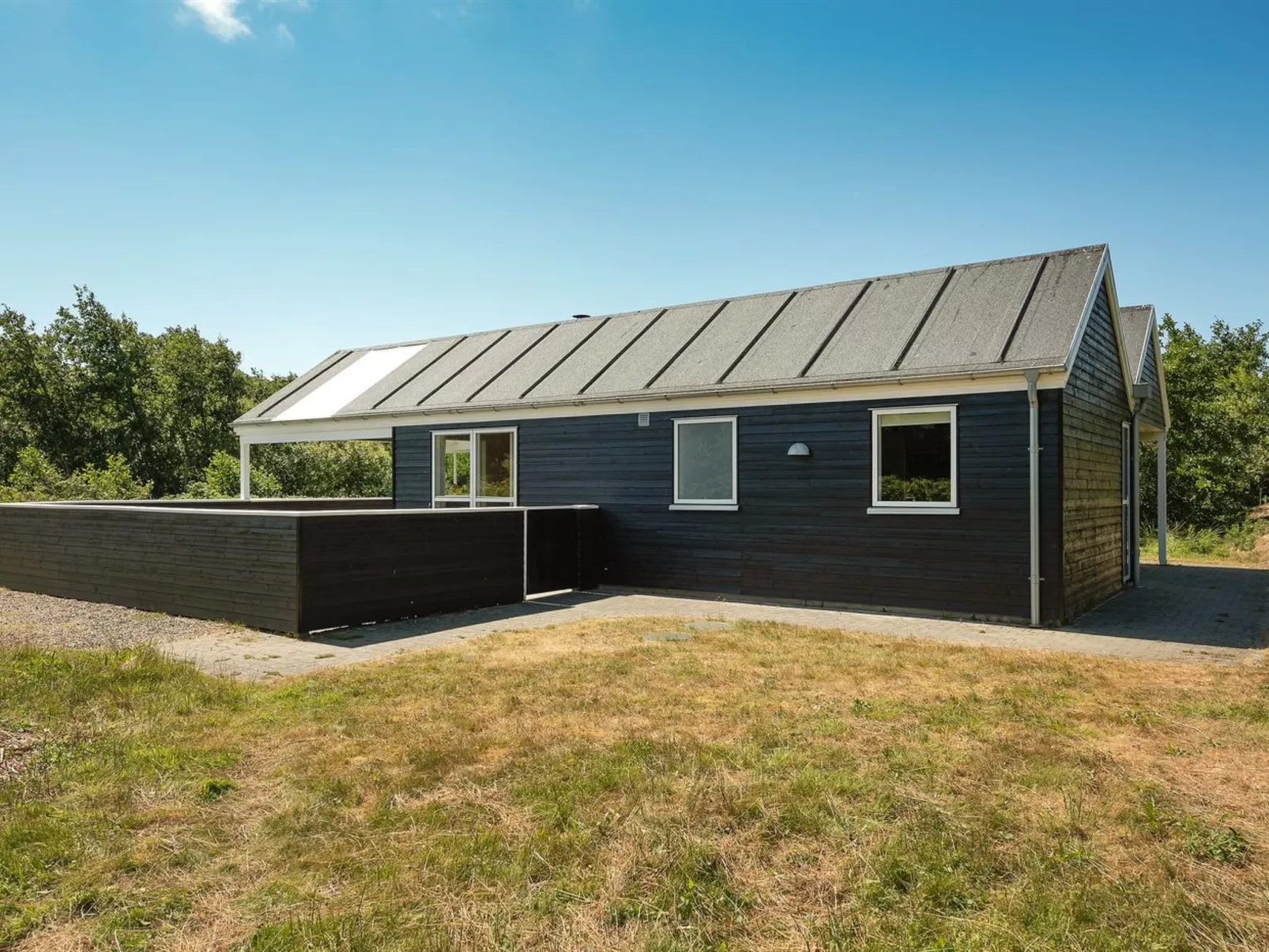 "Erich" - 1.8km from the sea-Outside