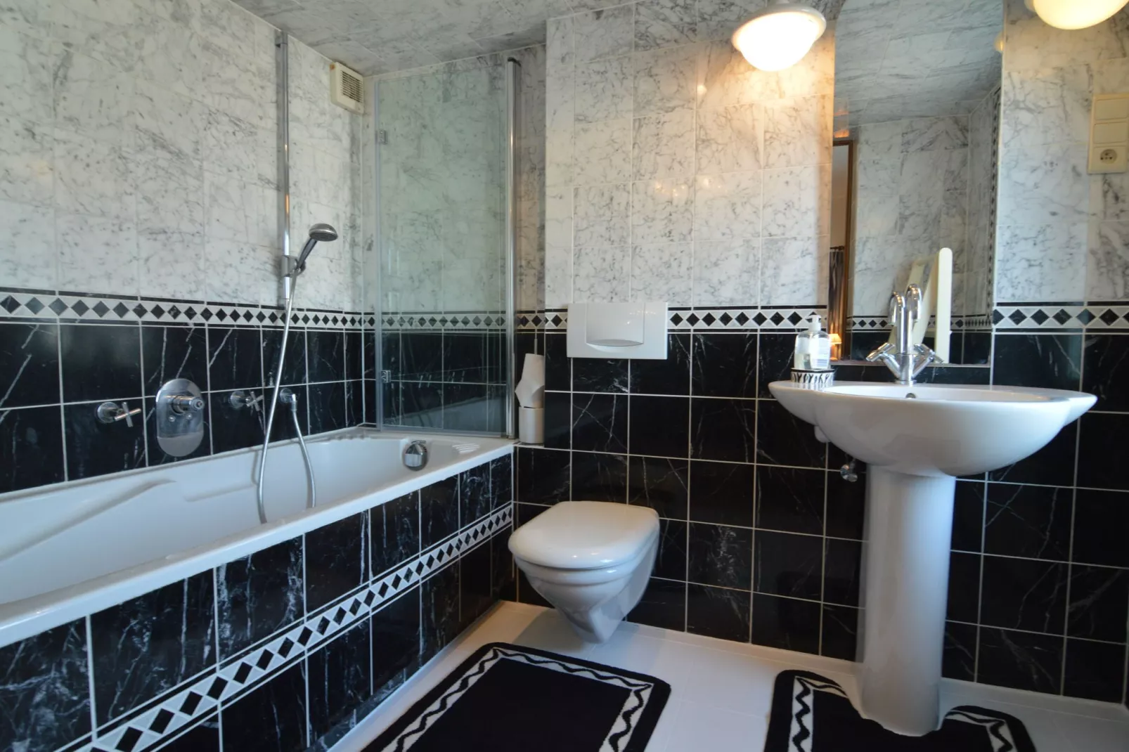 Normandie-Bathroom