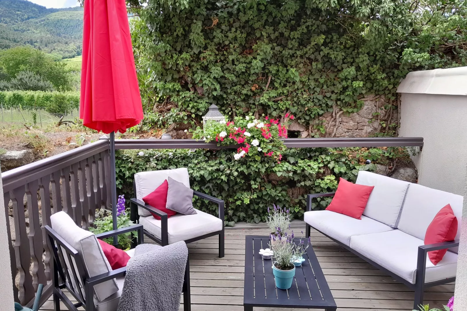 Grand Gite North-Terrace balcony