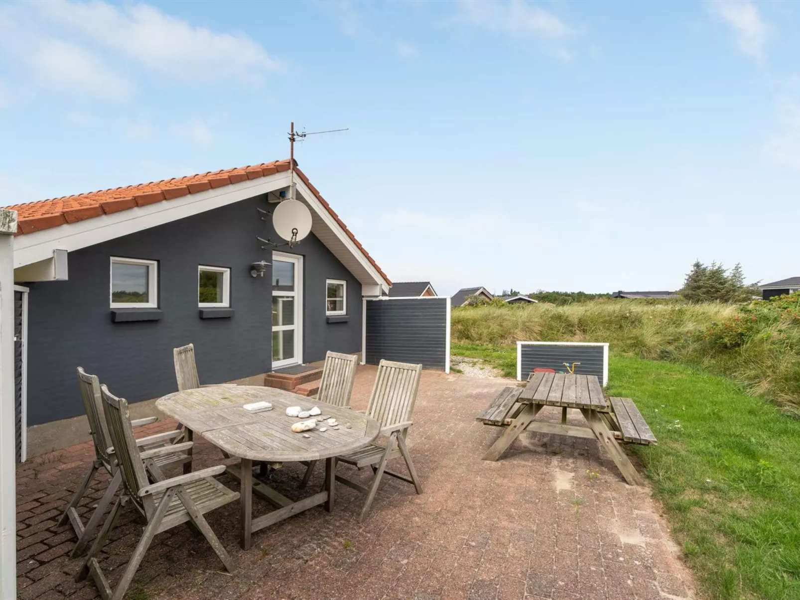 "Hariet" - 600m from the sea-Outside