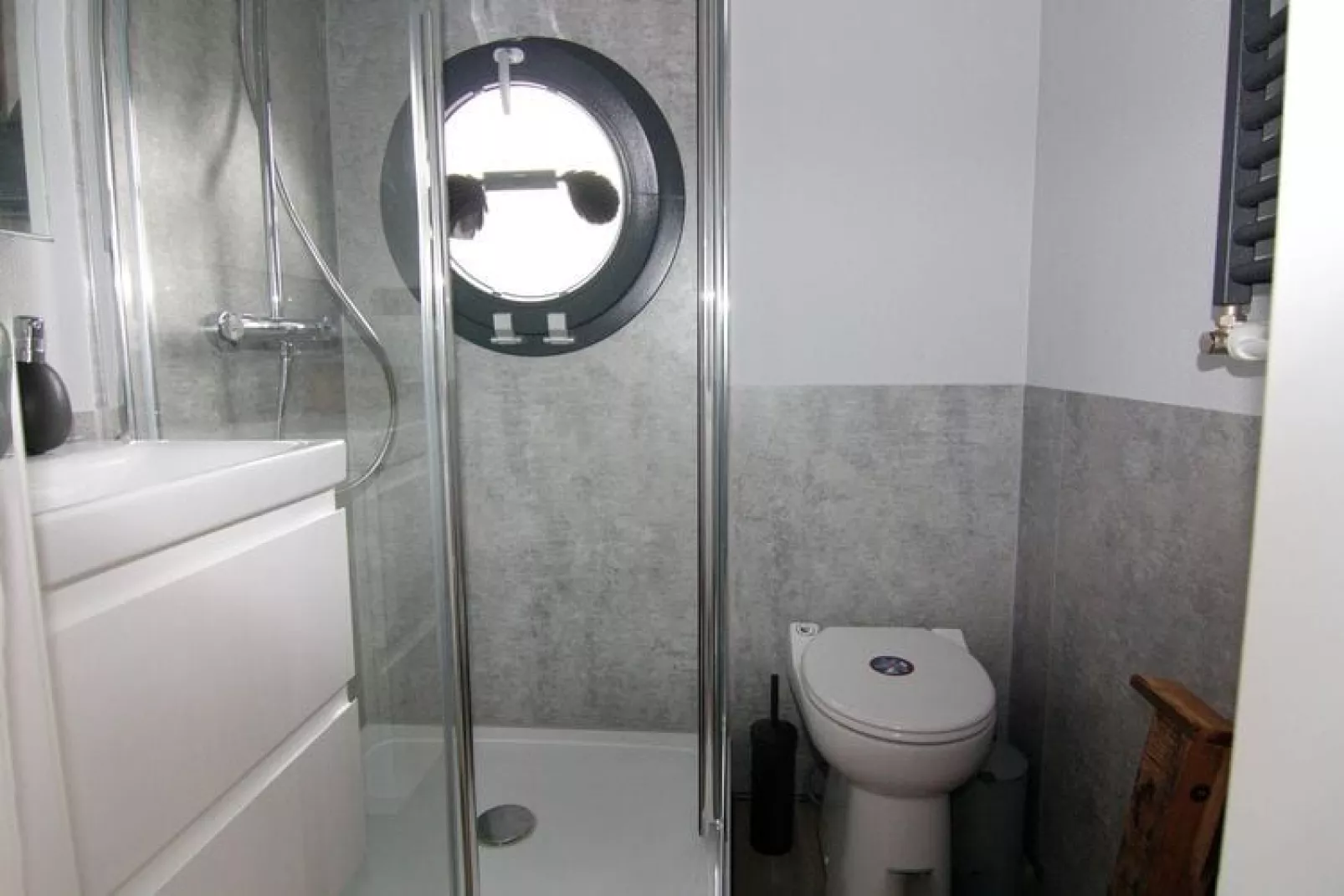 Hausboot Leni-Bathroom