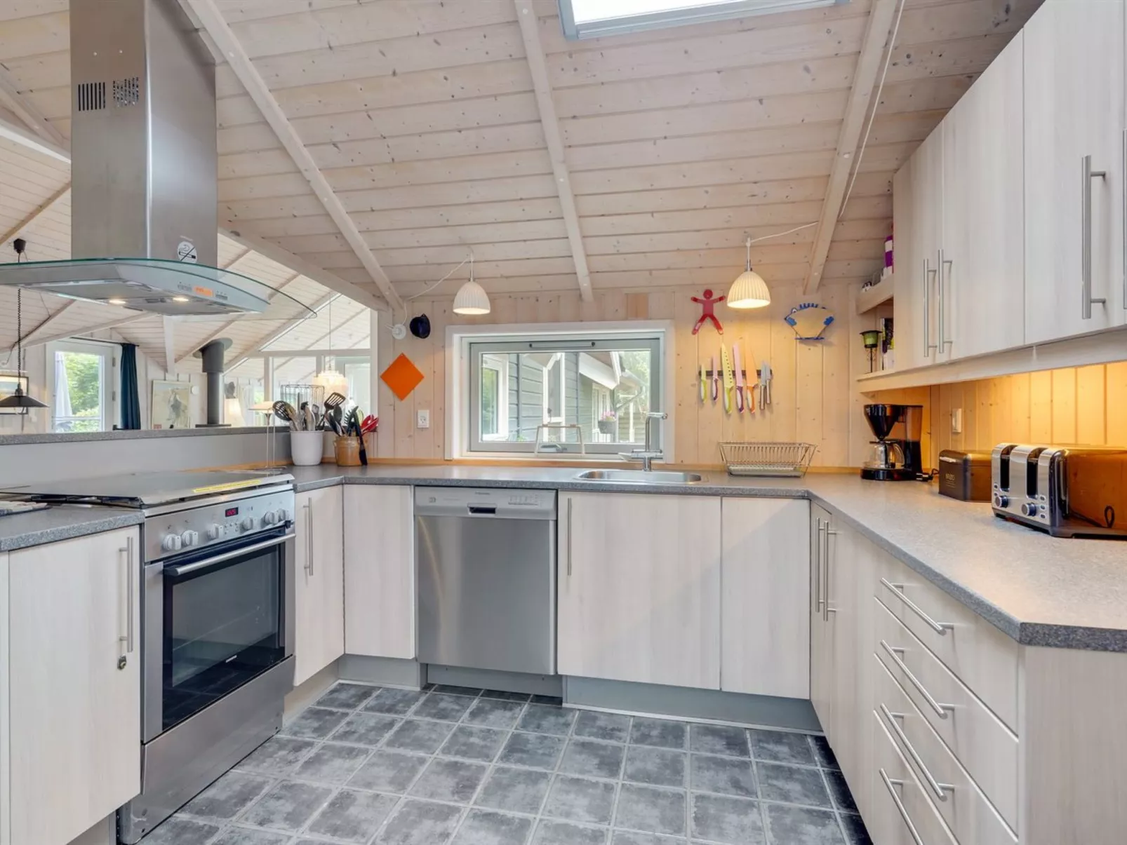 "Zelda" - 300m from the sea-Inside