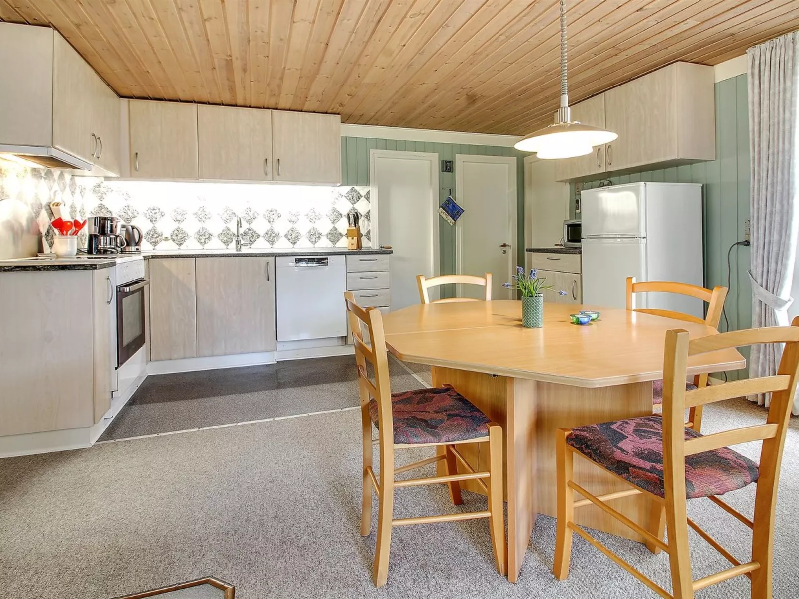 "Yardila" - 1.5km from the sea-Inside
