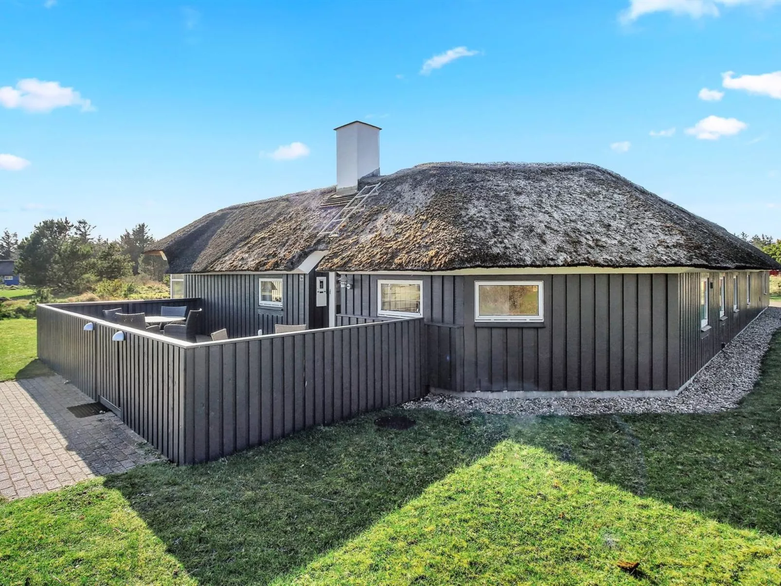 "Ansine" - 1.2km from the sea-Outside