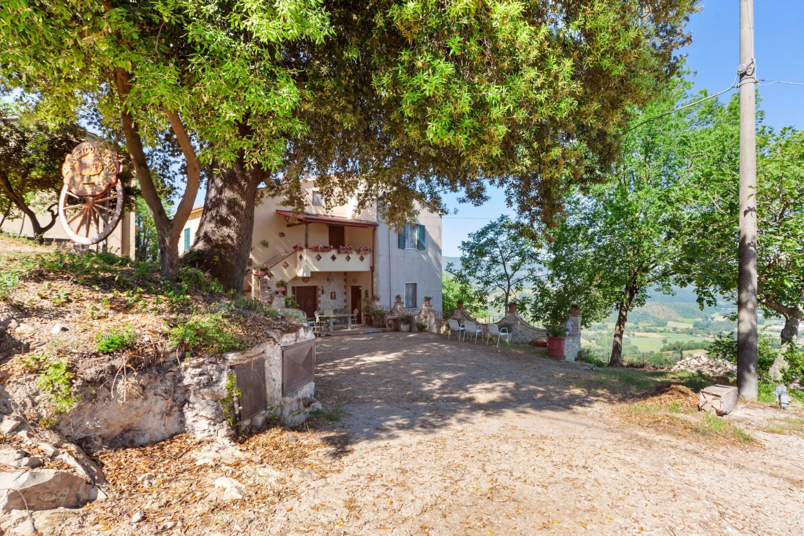 Antico Leccio-Gardens summer