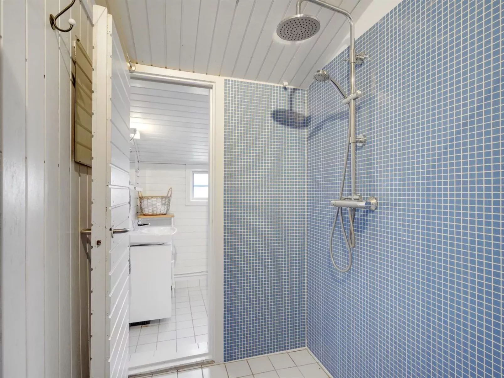 "Hjort" - 100m from the sea-Inside
