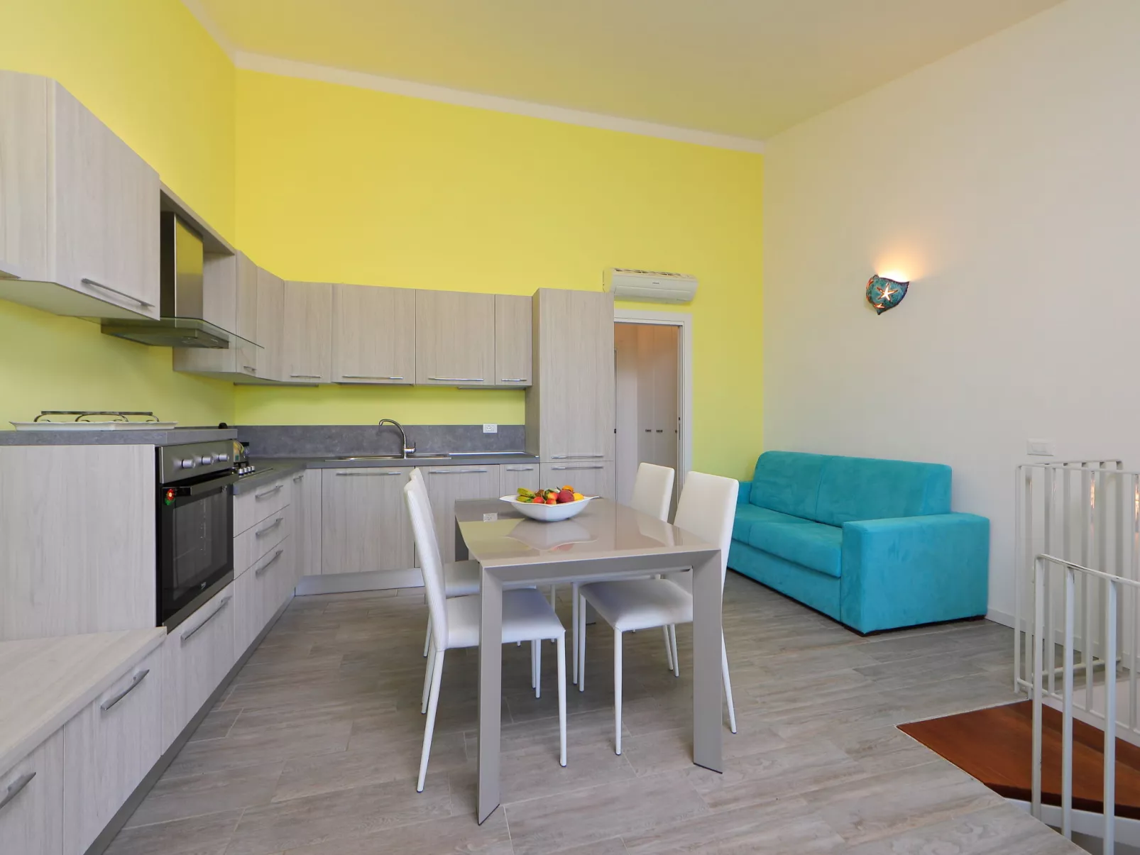 Baia delle Mimose-Inside