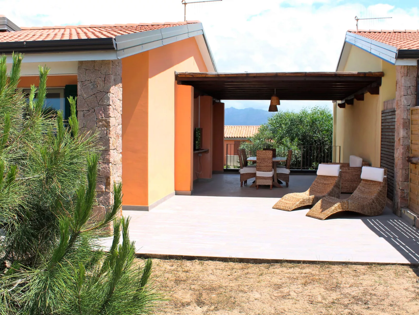 Baia delle Mimose-Outside