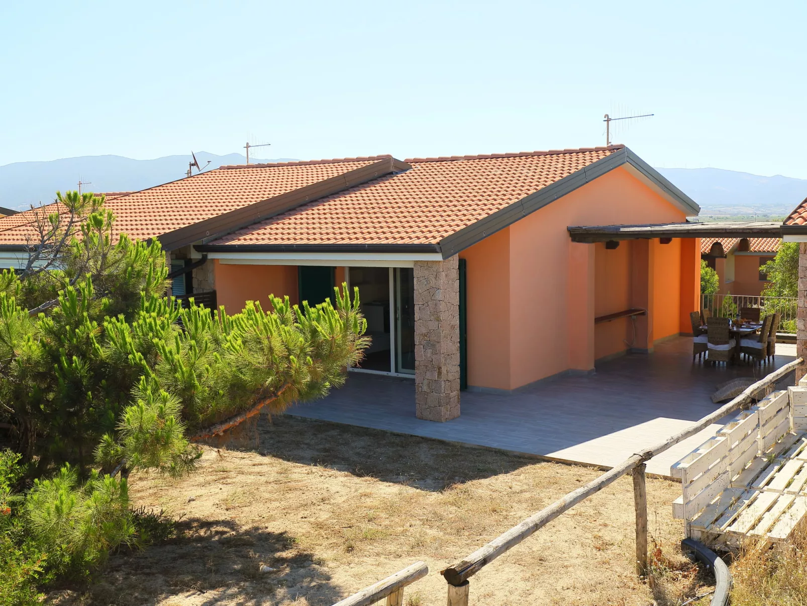 Baia delle Mimose-Outside