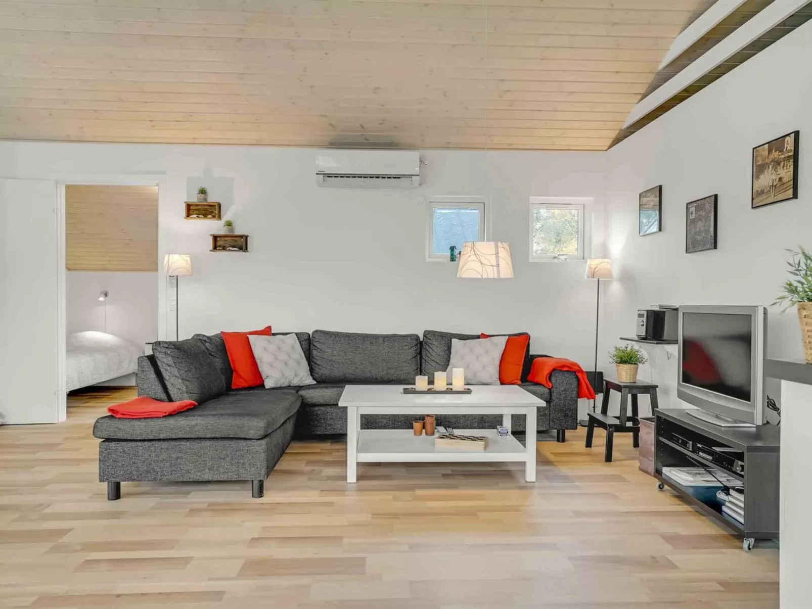 "Ayen" - 1.5km from the sea-Drinnen
