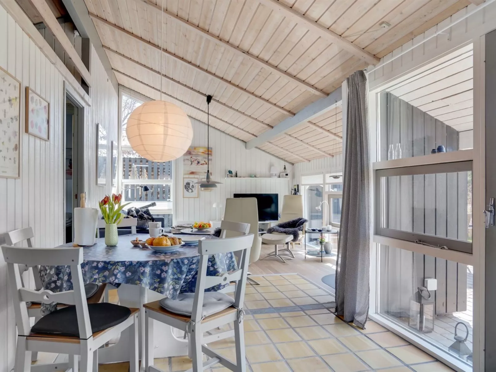 "Gita" - 2.2km from the sea-Inside