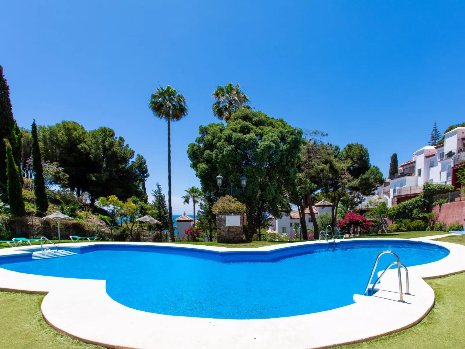 Ladera del Mar-Outside