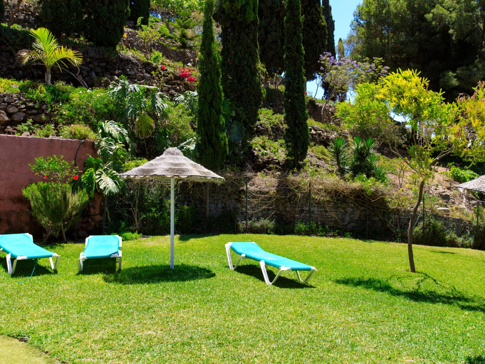 Ladera del Mar-Outside