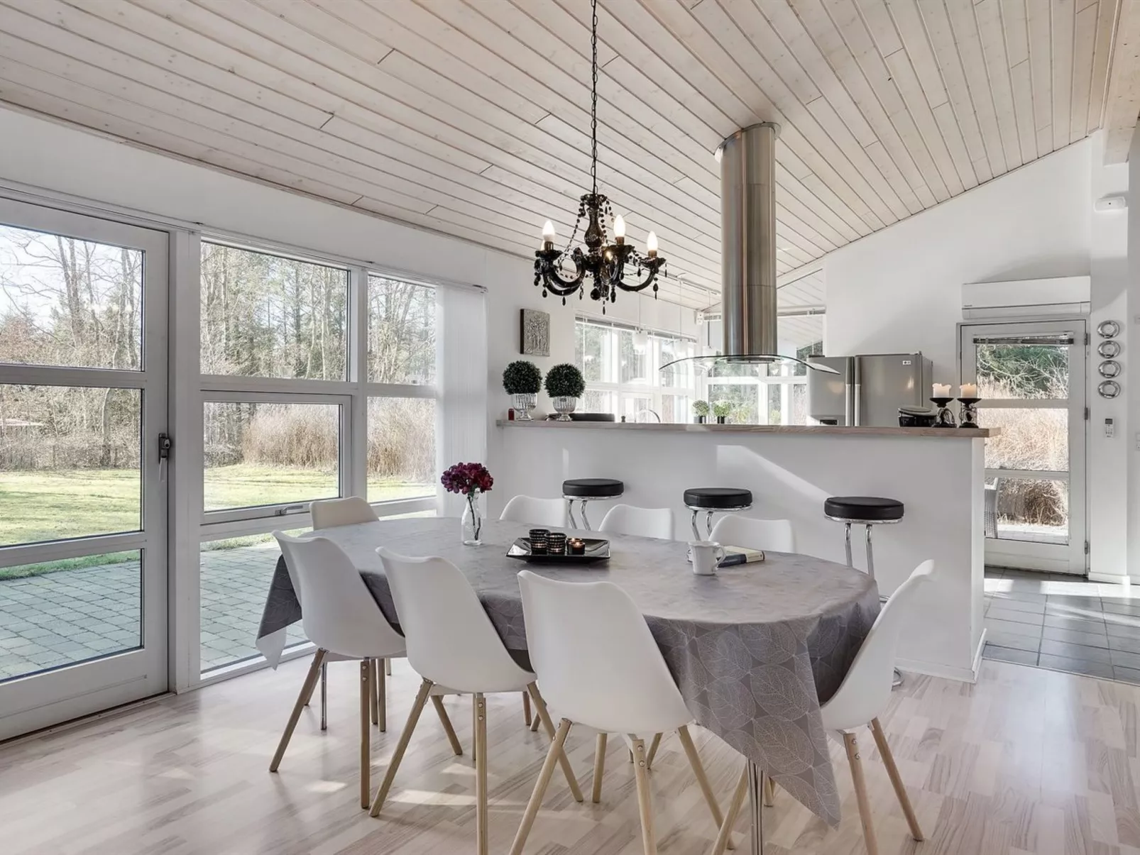 "Ulfsten" - 1.6km from the sea-Drinnen