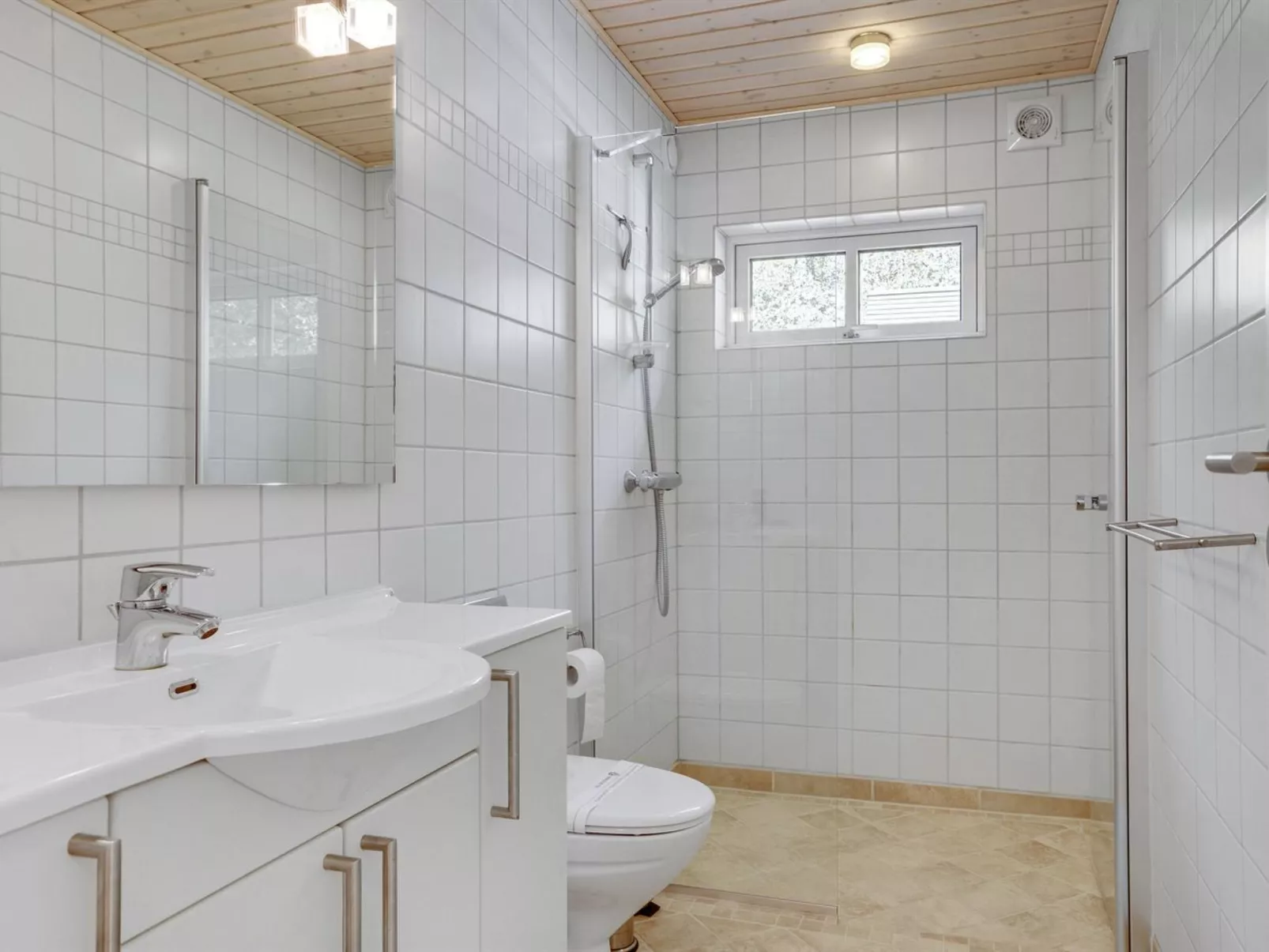 "Henni" - 2.5km from the sea-Inside