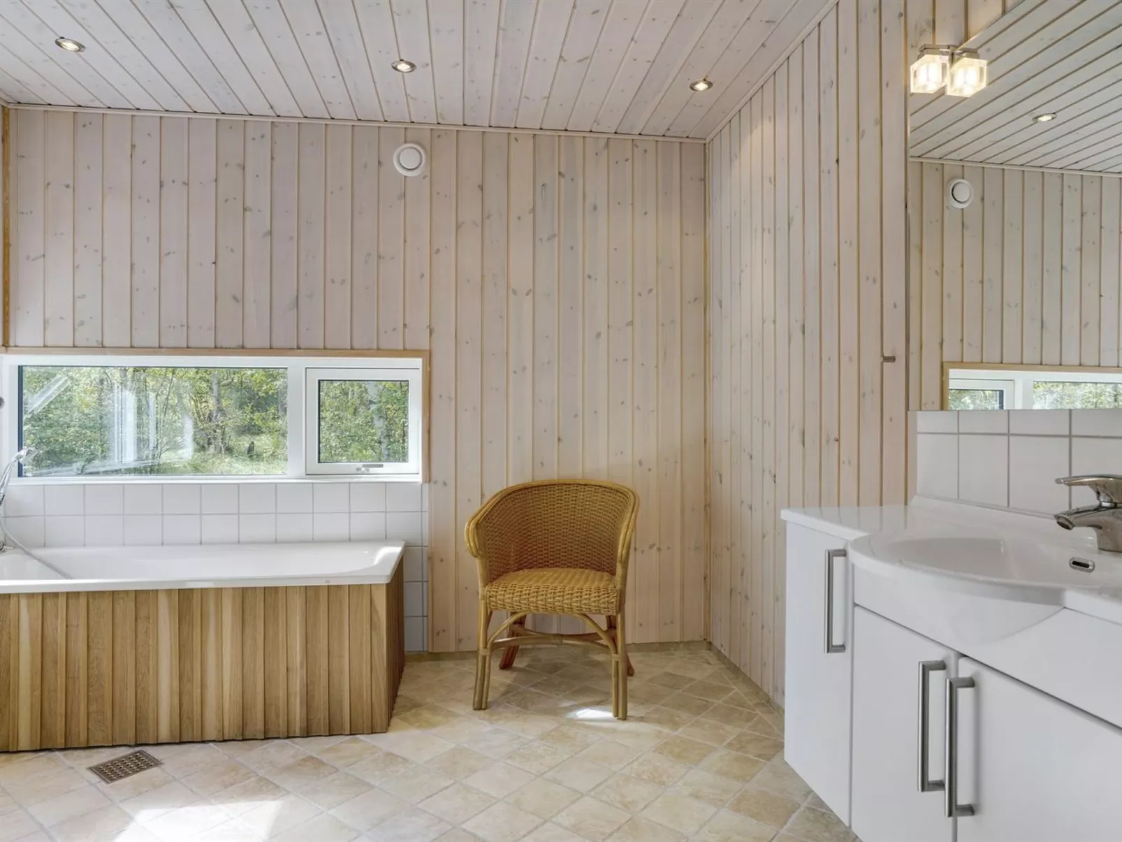 "Henni" - 2.5km from the sea-Inside