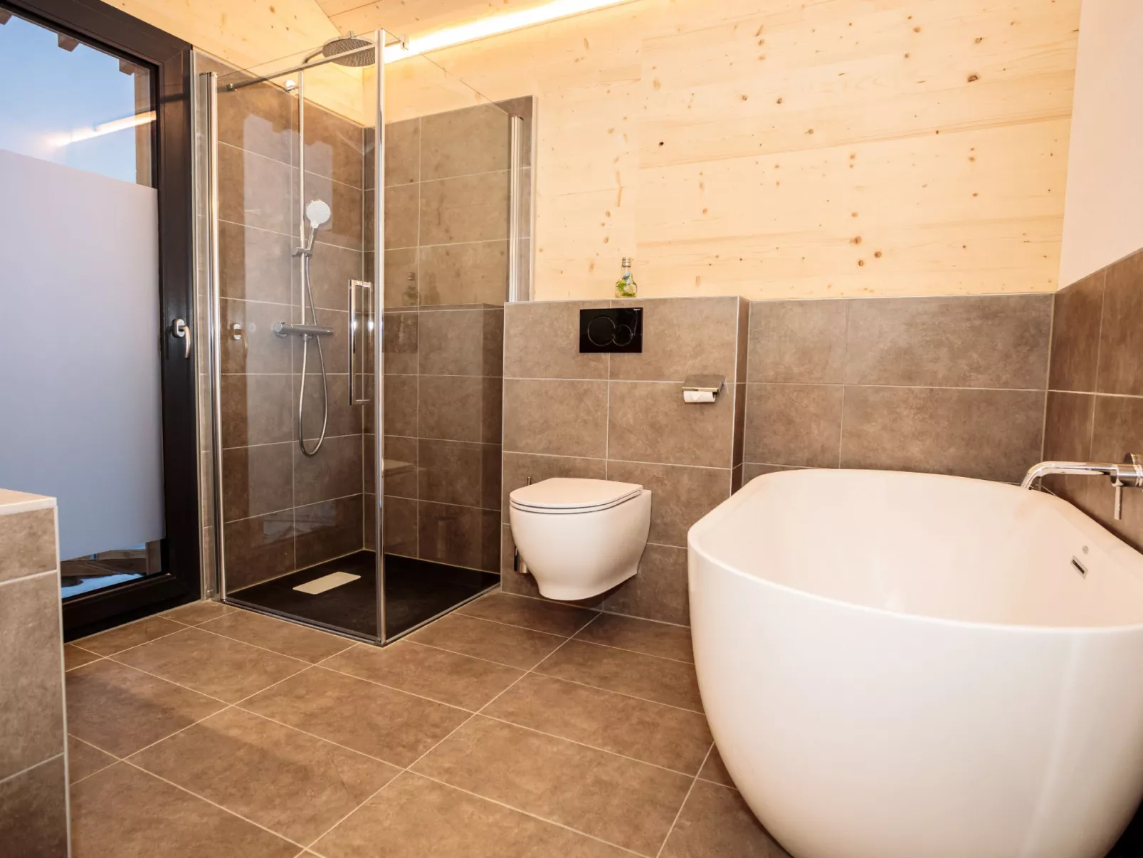 Premium mit 3 SZ,Sauna&Aussenbadewanne-Inside