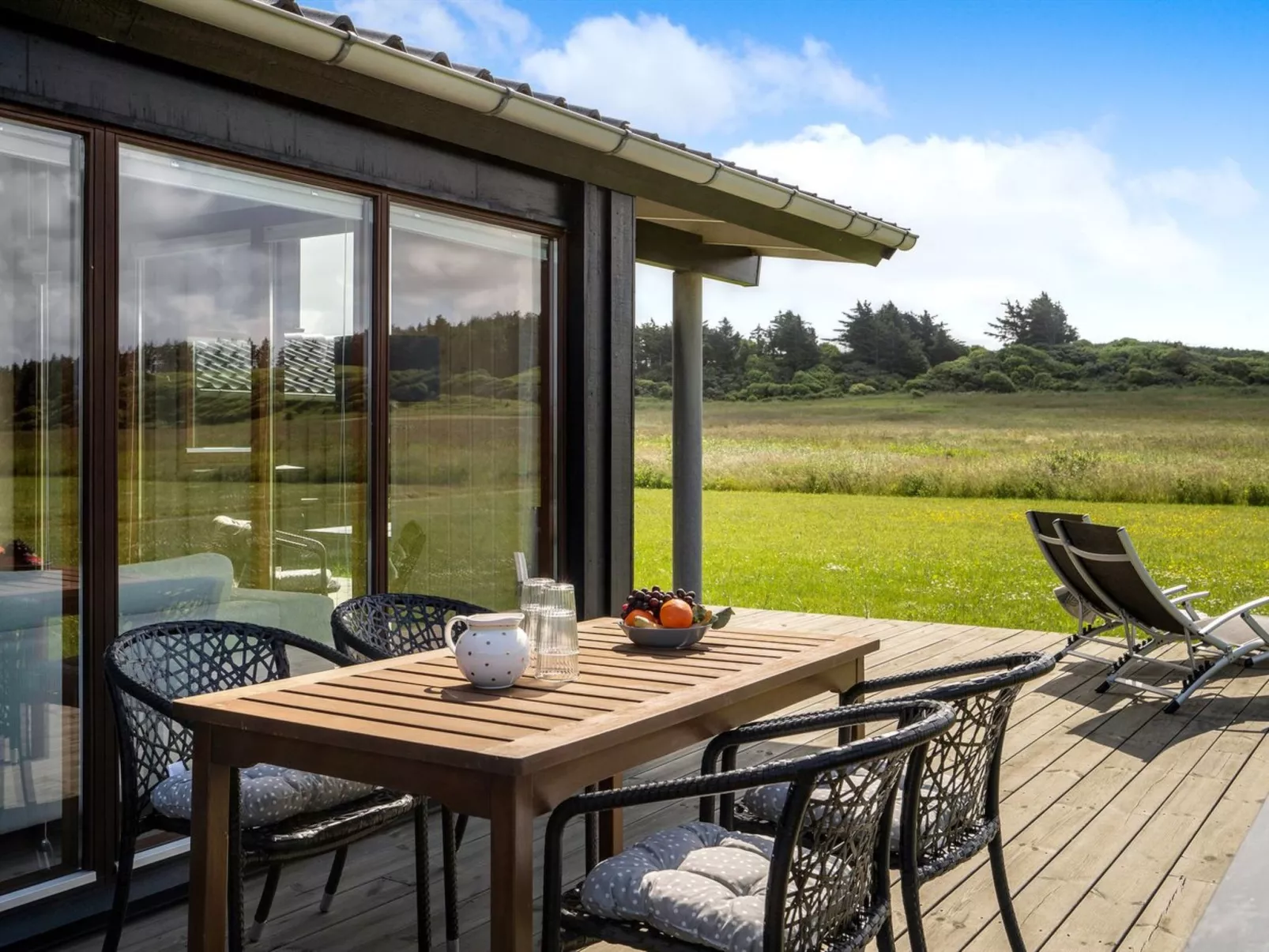 "Marrit" - 600m from the sea-Outside