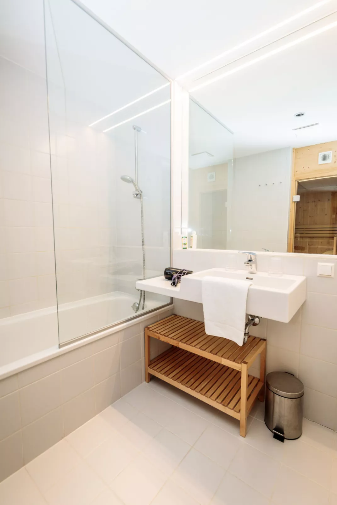 Mit 2 Schlafzimmern & Privater Sauna-Inside