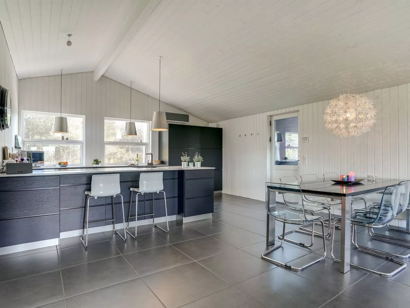 "Hermine" - 600m from the sea-Inside