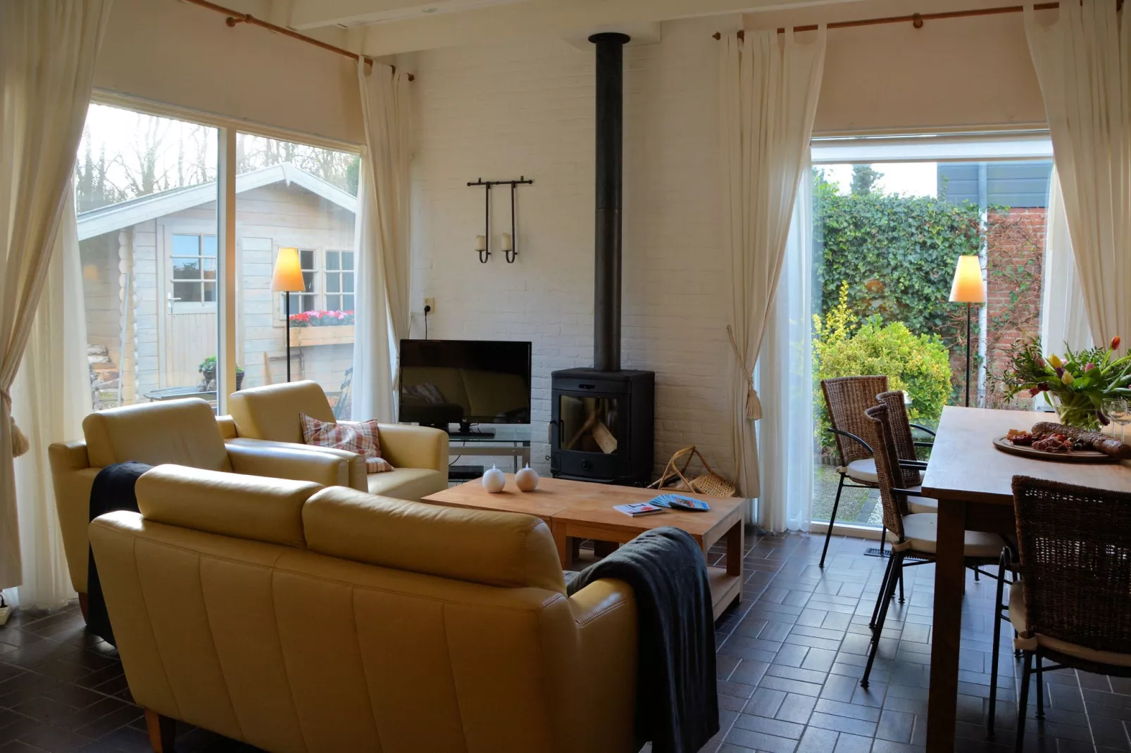 Bos-Lodge-Living room