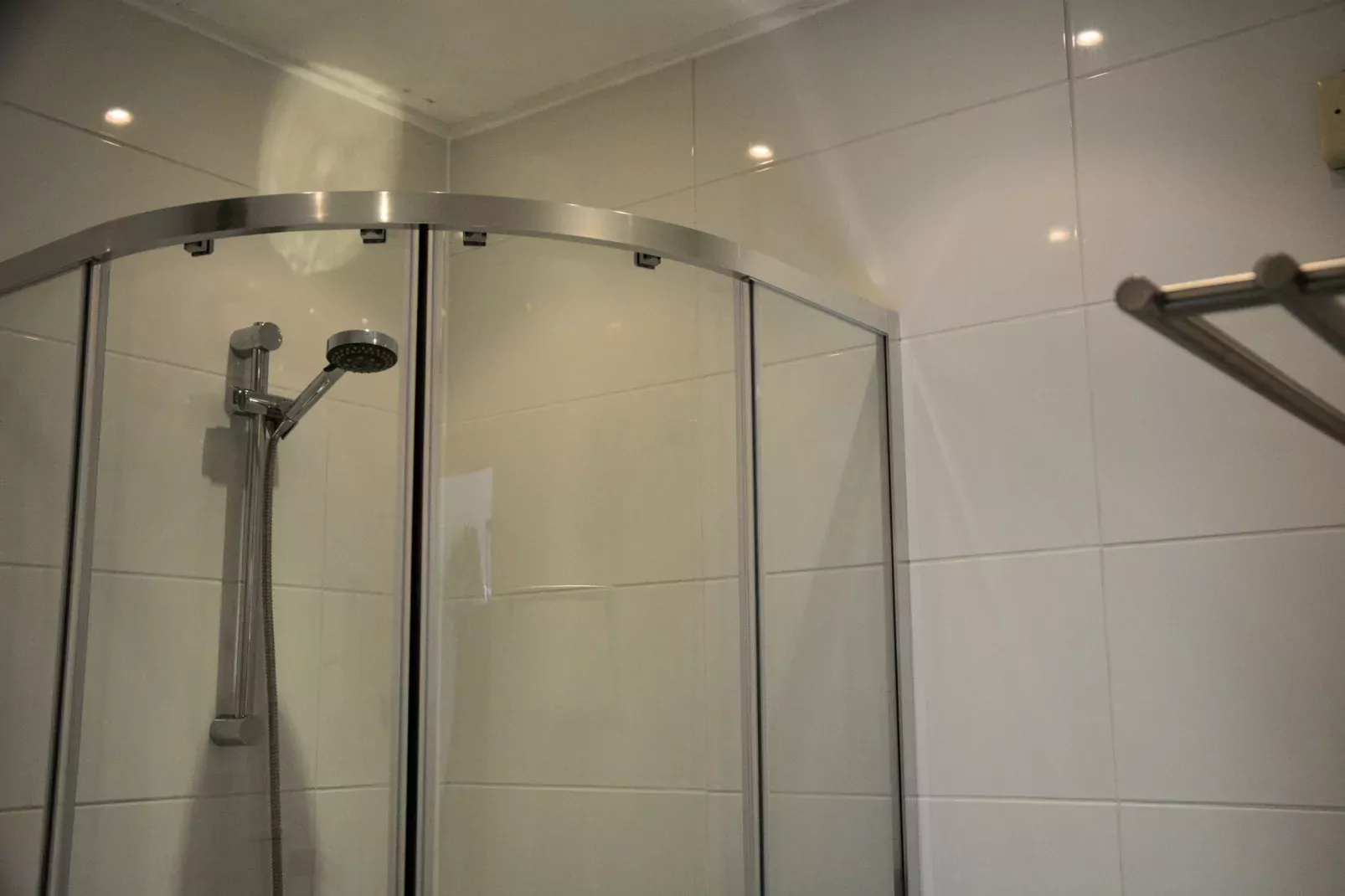 Bos-Lodge-Bathroom