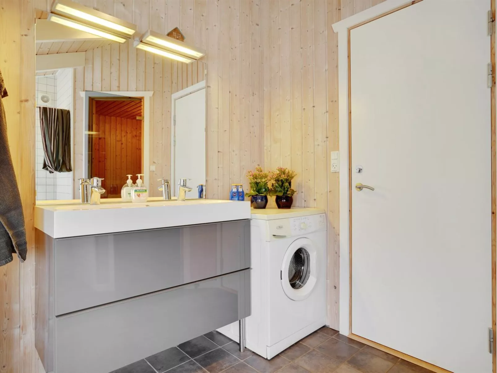 "Anniken" - 300m from the sea-Inside