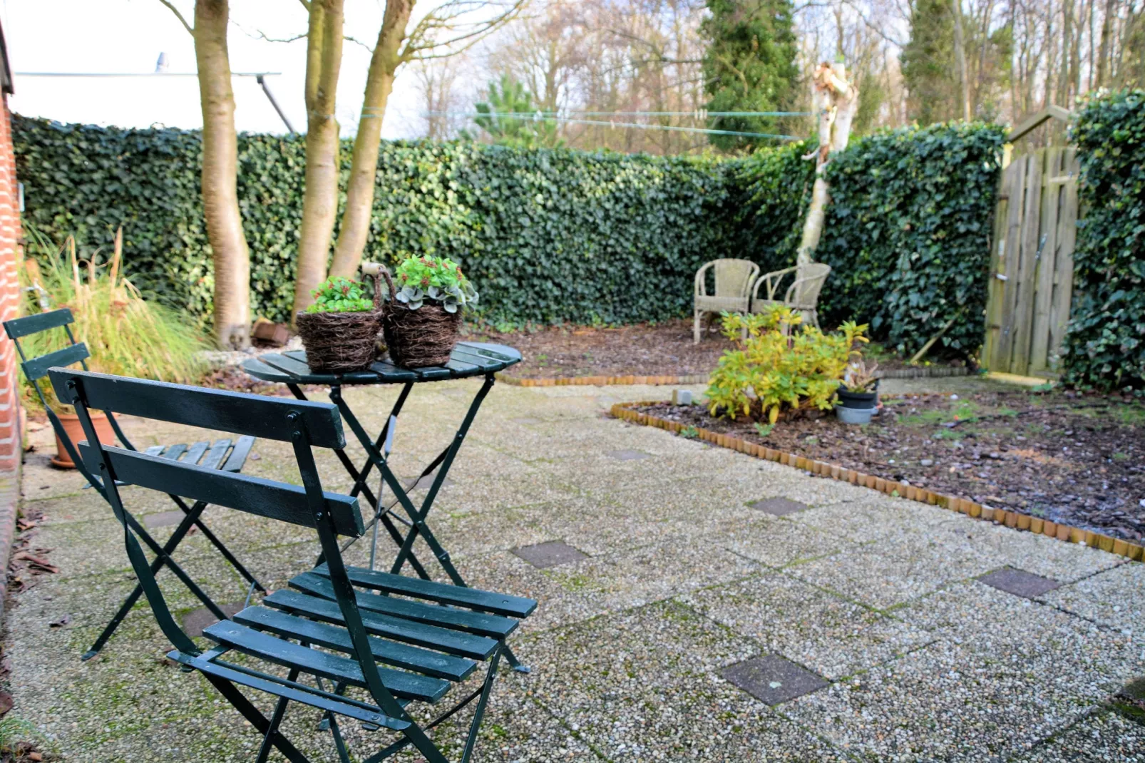 Bos-Lodge-Gardens summer