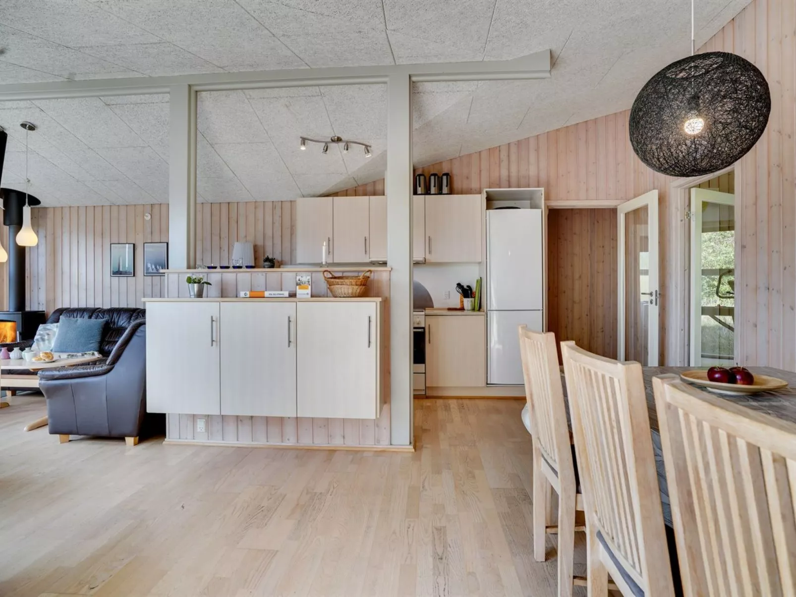 "Omar" - 1.0km from the sea-Inside