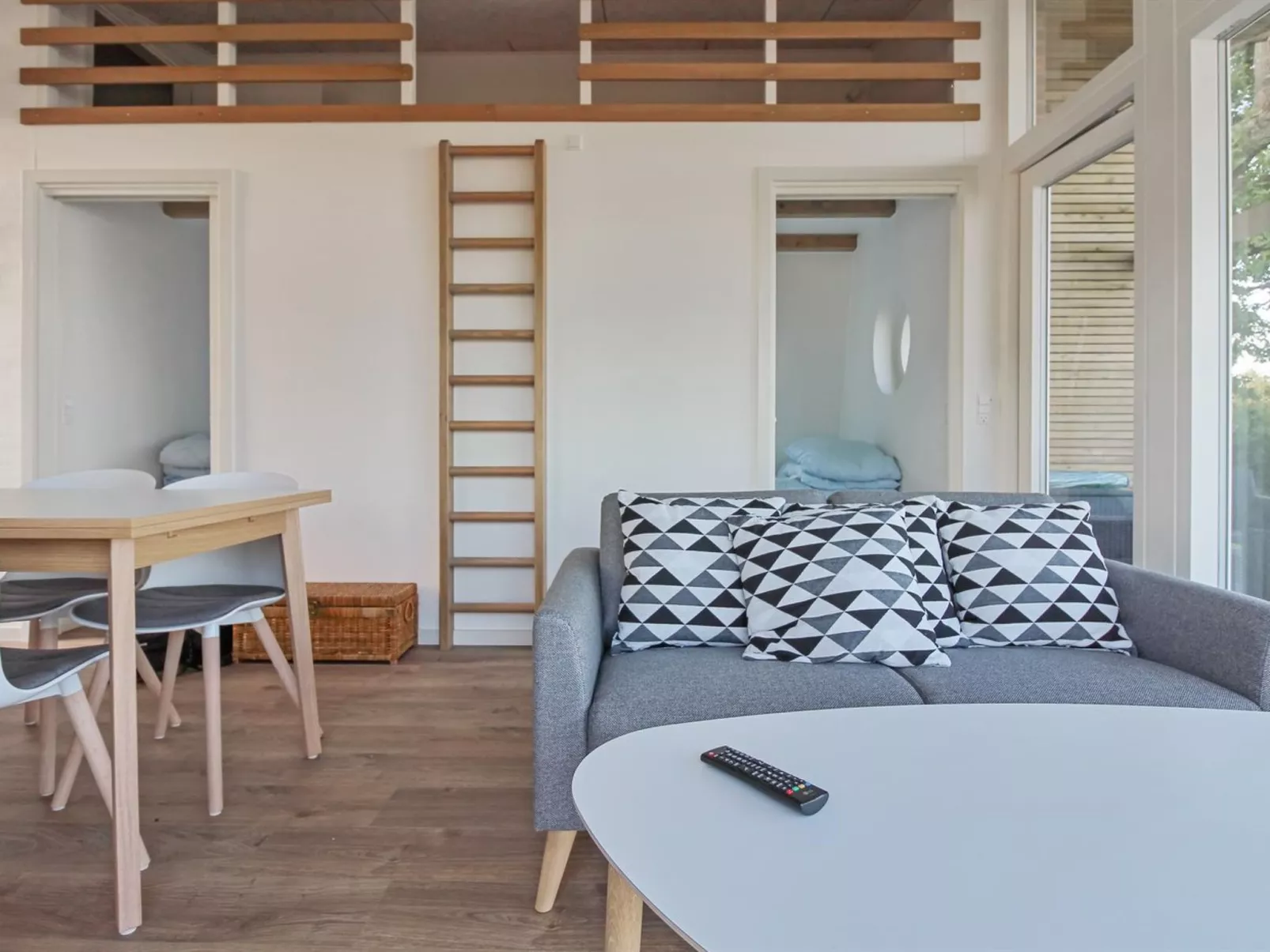"Sasser" - 10m from the sea-Inside