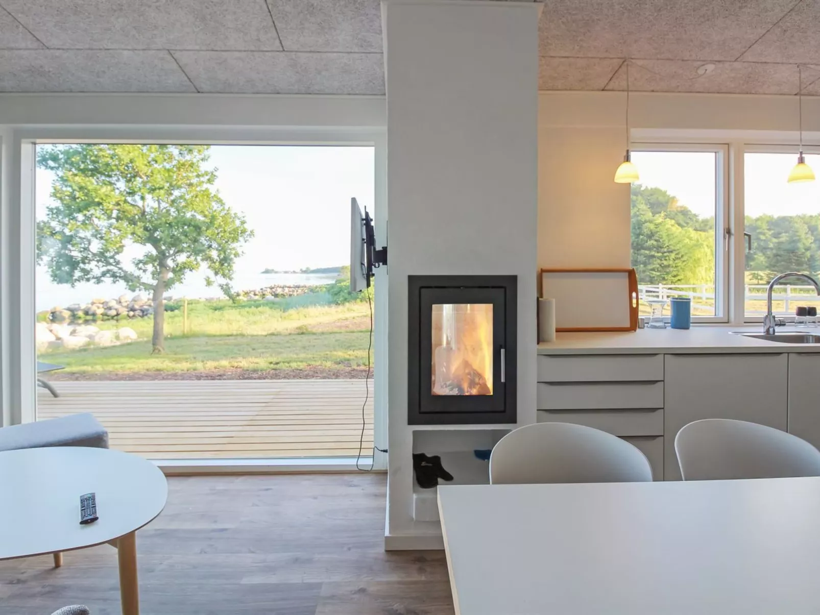 "Sasser" - 10m from the sea-Inside
