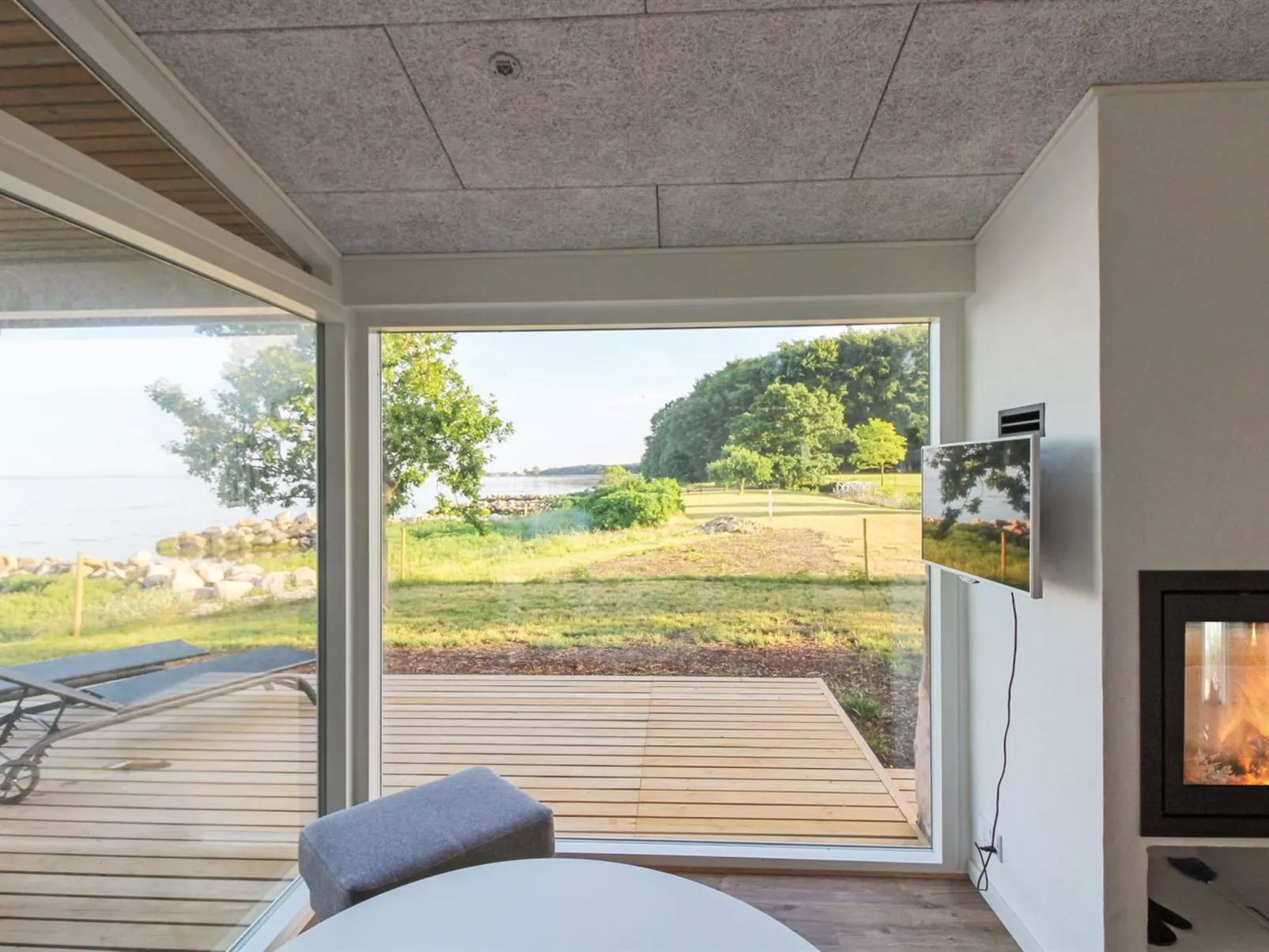 "Sasser" - 10m from the sea-Inside