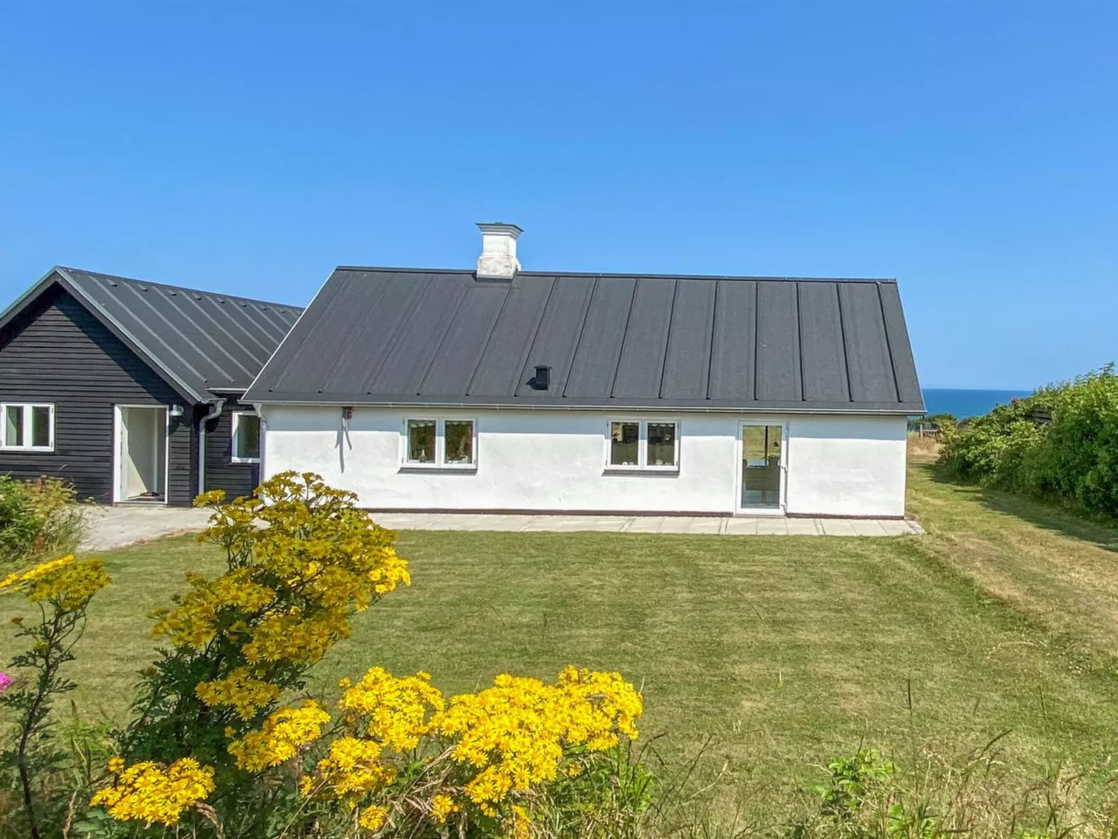 "Alkmar" - 75m from the sea
