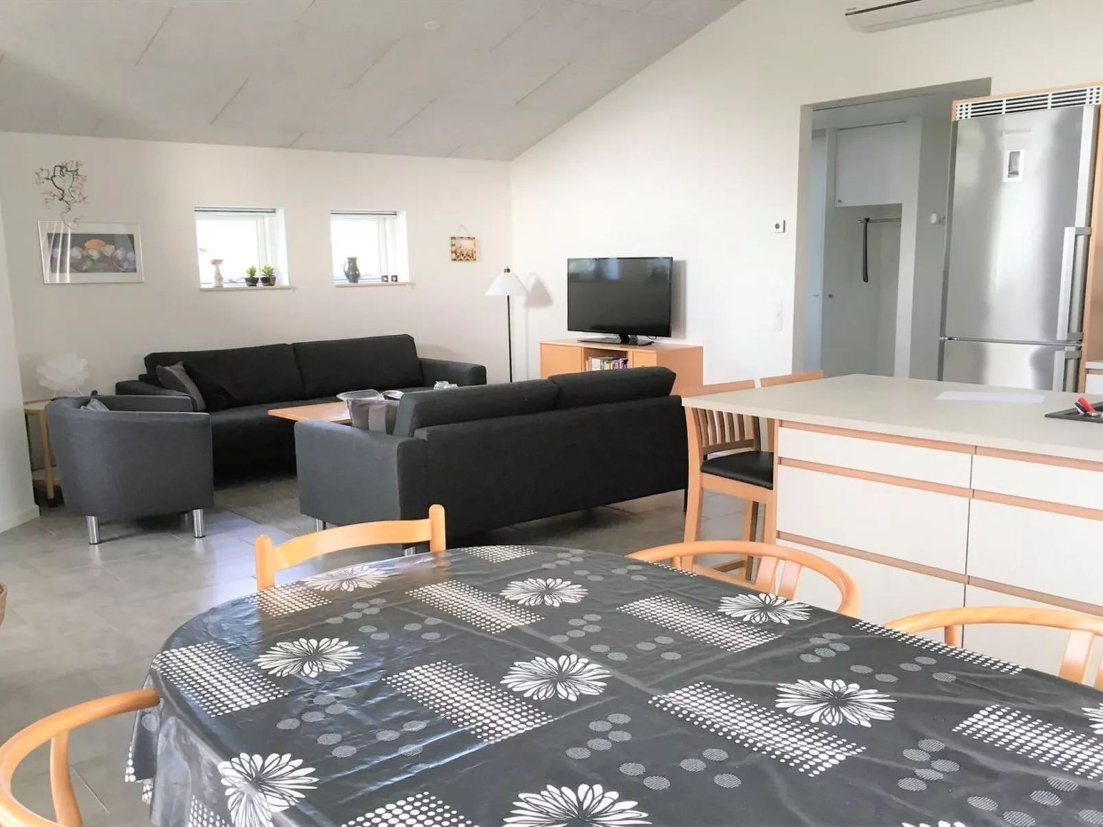 "Stacey" - 800m from the sea-Inside