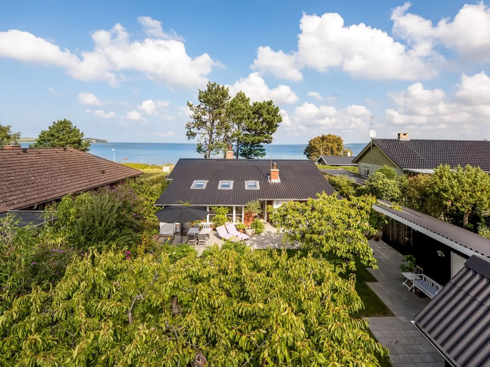 "Varma" - 25m from the sea-Outside