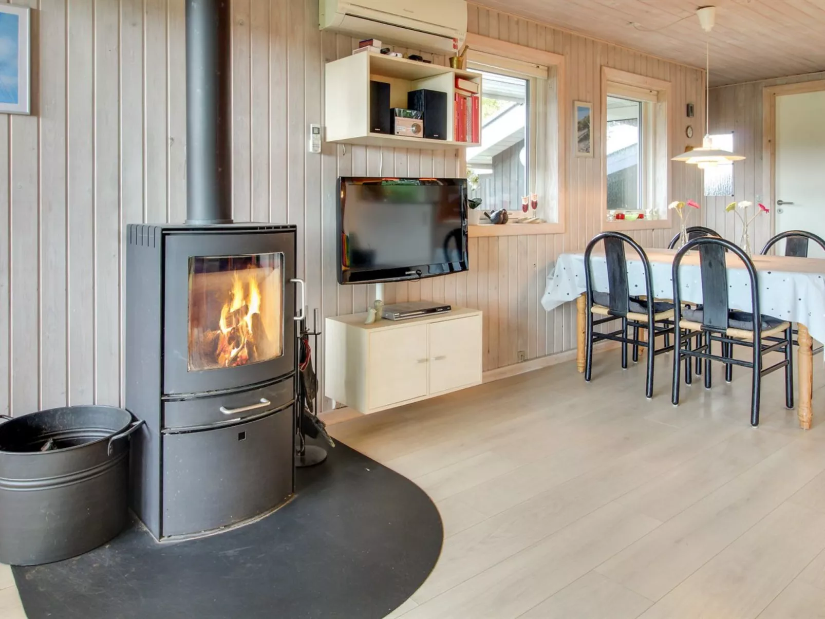 "Tuulikki" - 1.6km from the sea-Inside