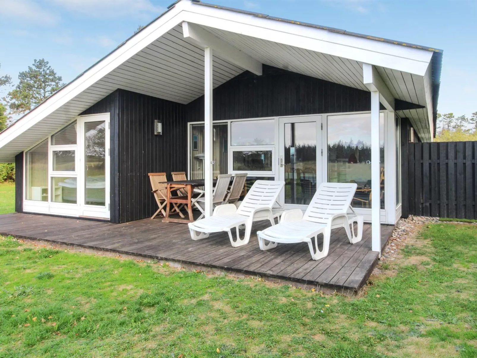 "Tuulikki" - 1.6km from the sea-Outside