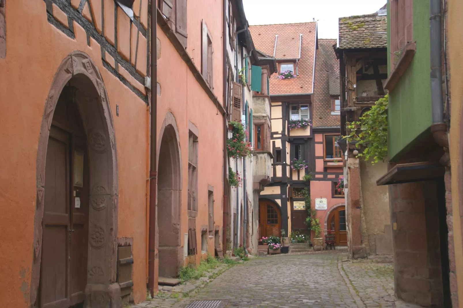 La Kuch-Exterior summer
