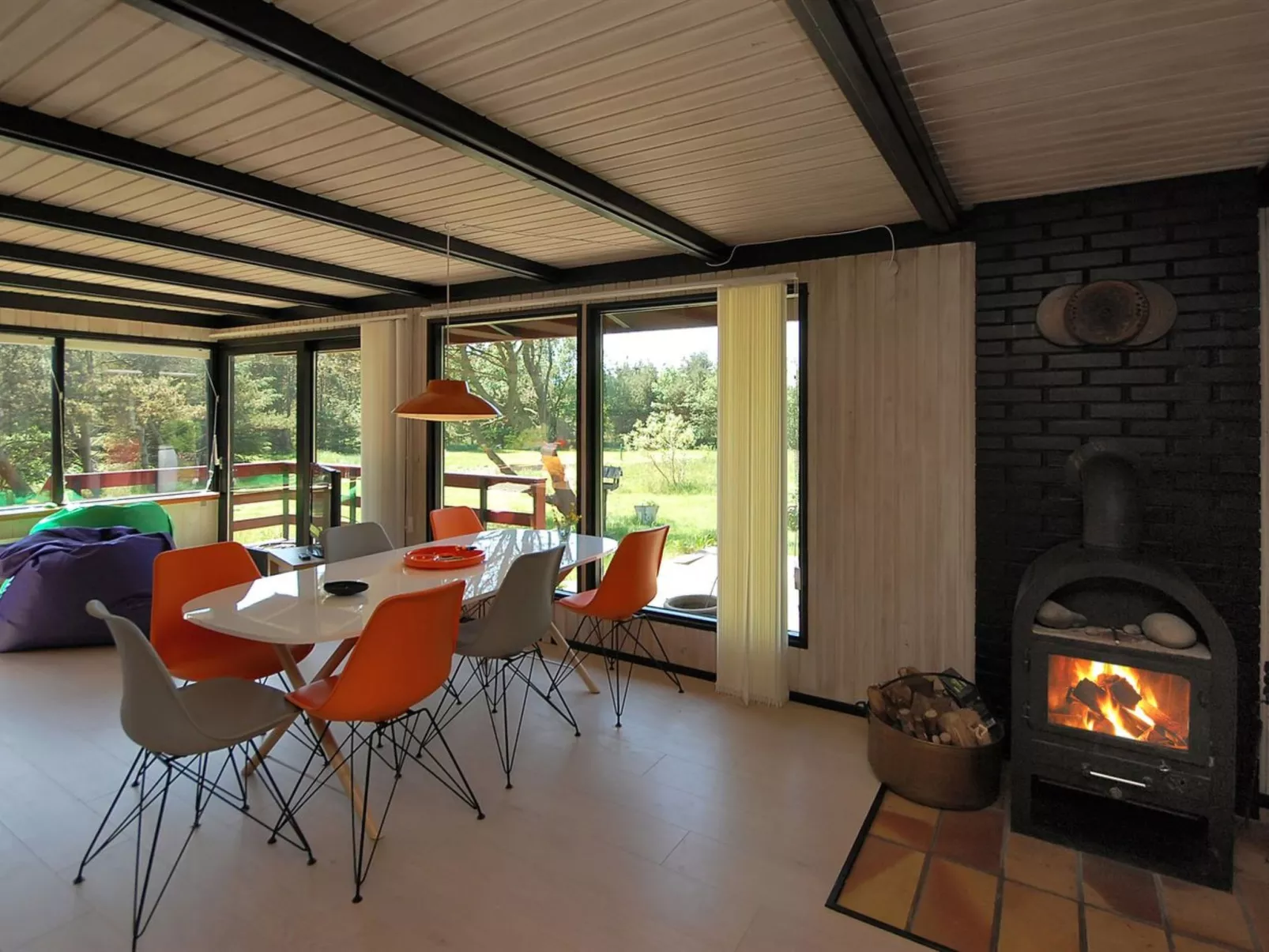 "Therbern" - 1.7km from the sea-Inside