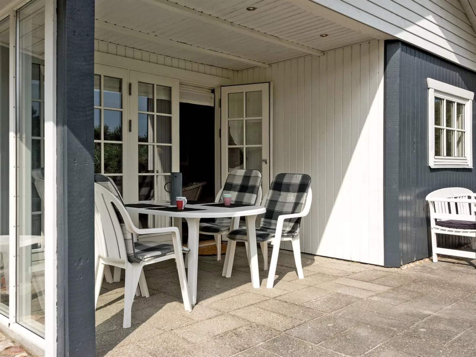 "Dines" - 1km from the sea-Outside