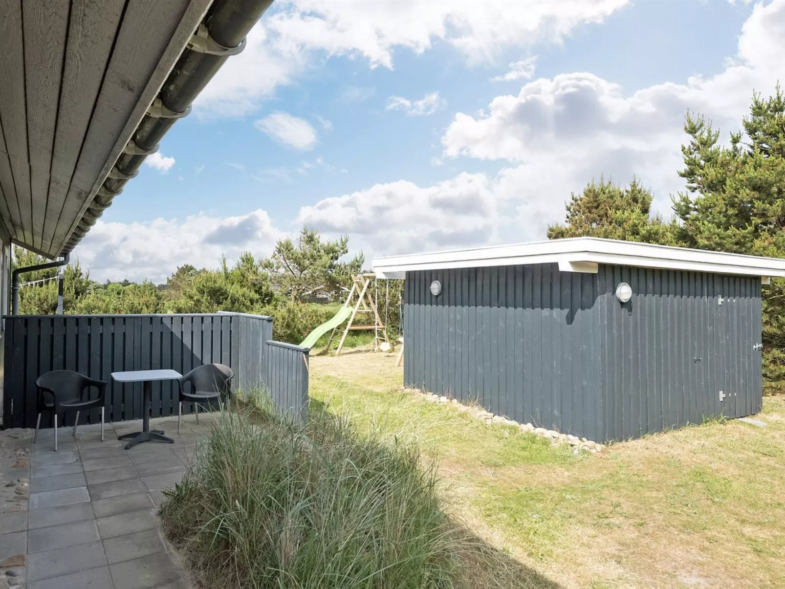 "Dines" - 1km from the sea-Outside